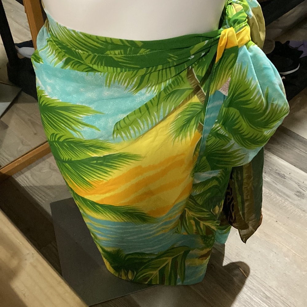 Sarong, Hawaiian themed